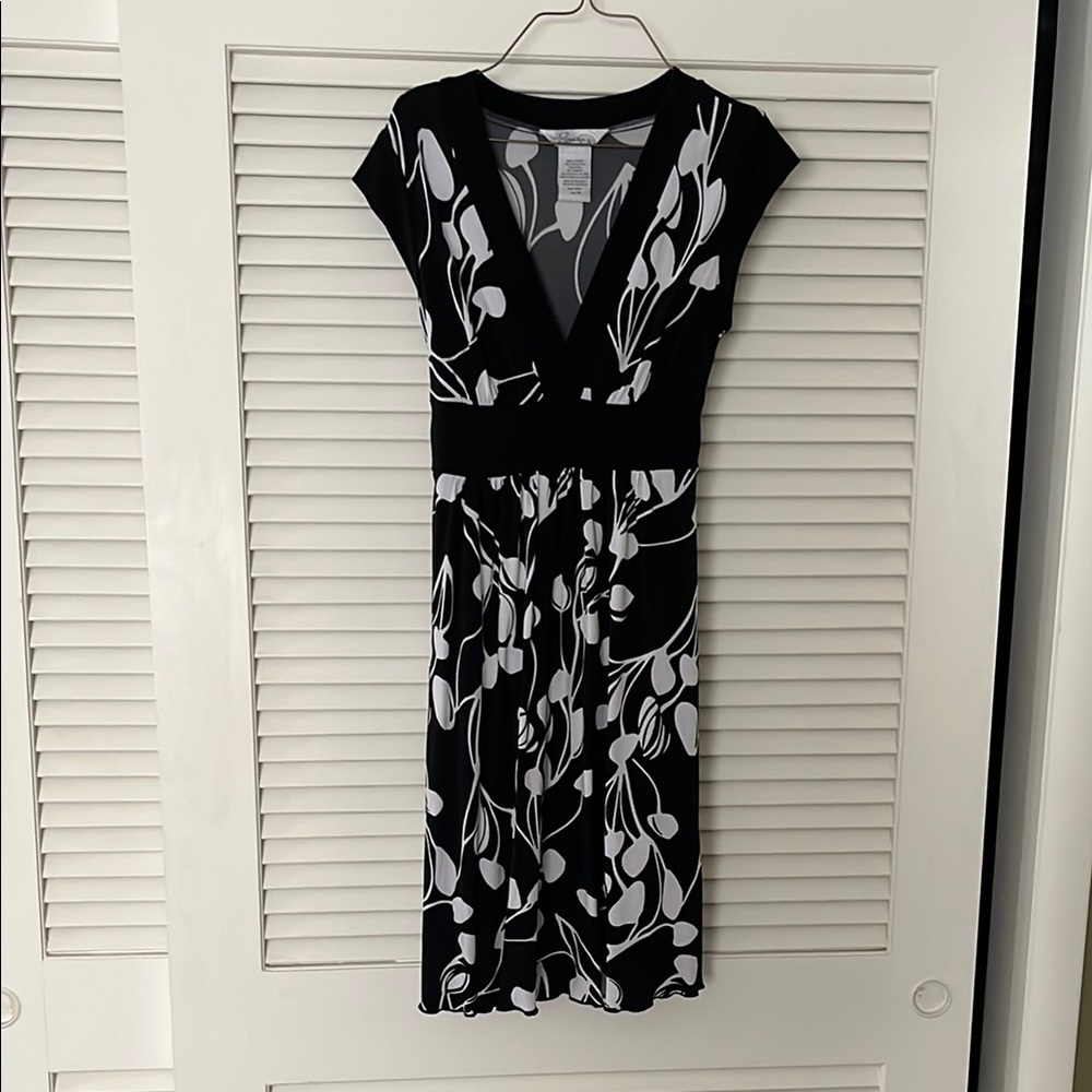 Black and White Floral Dress Medium